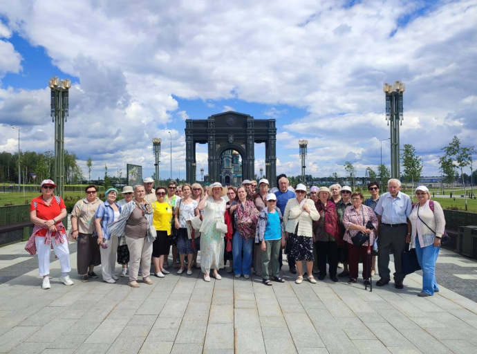 Участники клуба «Активное долголетие» из Люберец посетили Главный храм Вооружённых сил России